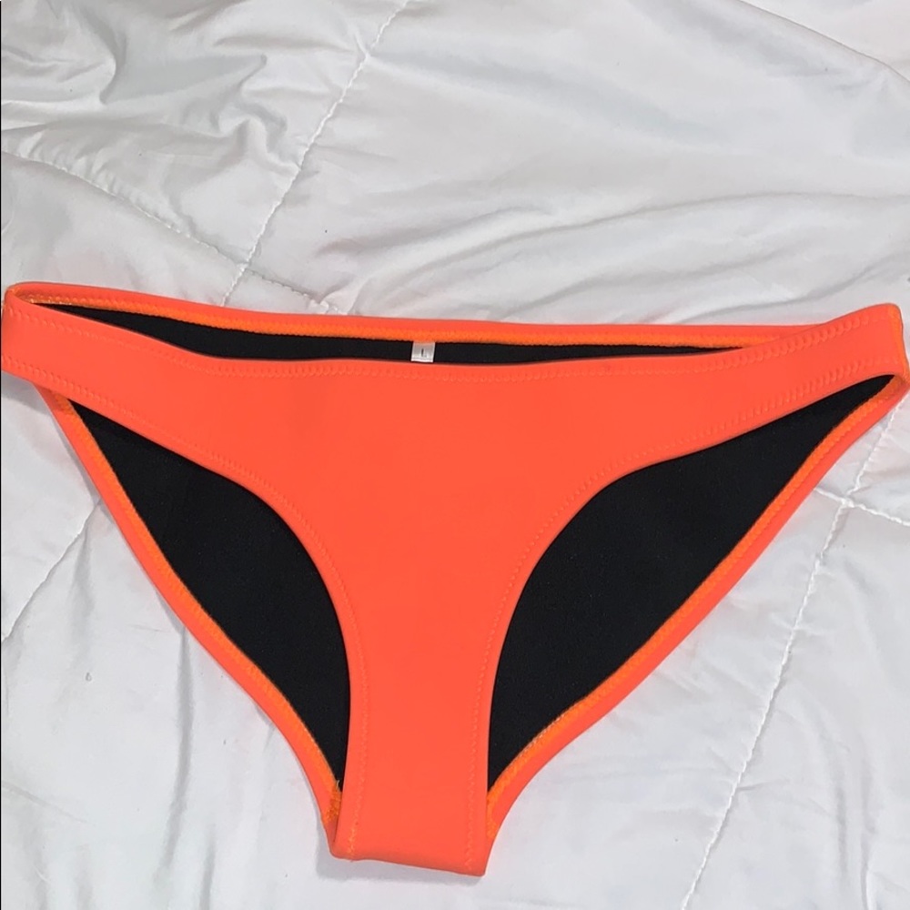 Bikini bottom, knock off triangle, no tags.